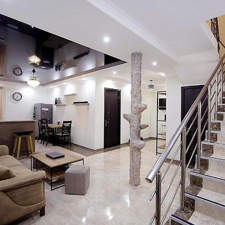Nickos Hotel Кутаїсі Екстер'єр фото