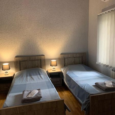 Nickos Hotel Кутаїсі Екстер'єр фото
