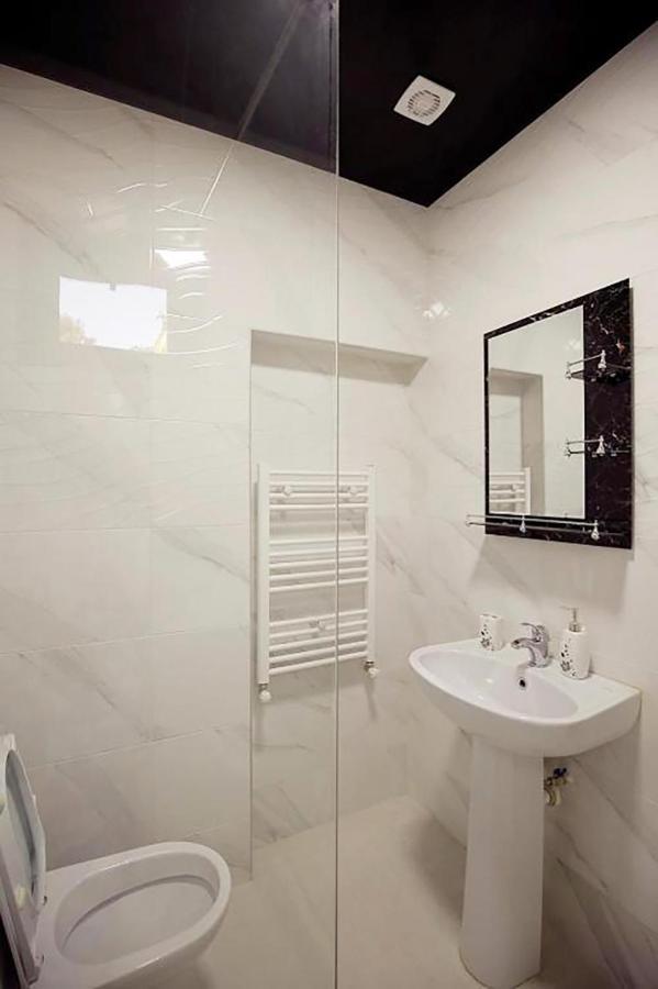 Nickos Hotel Кутаїсі Екстер'єр фото