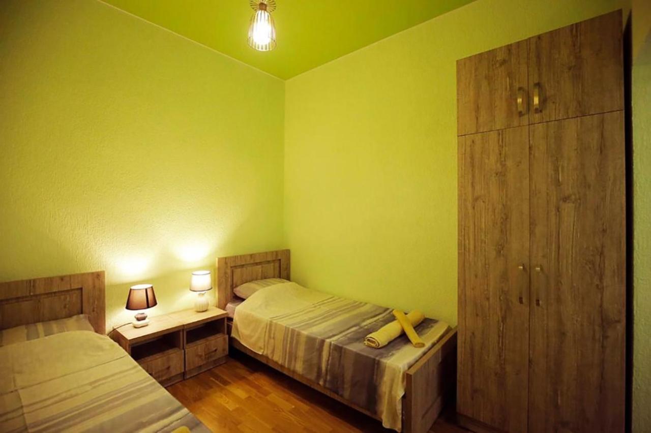 Nickos Hotel Кутаїсі Екстер'єр фото