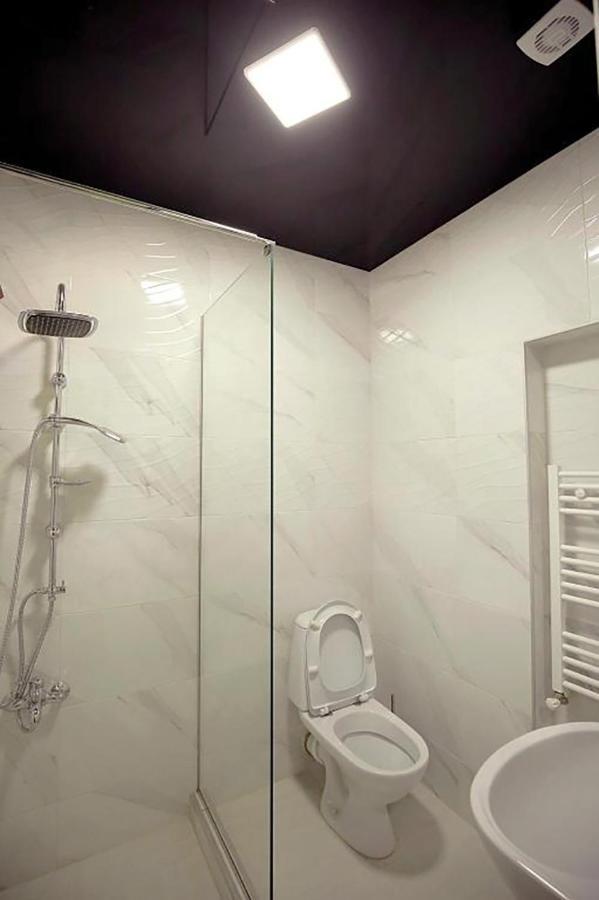Nickos Hotel Кутаїсі Екстер'єр фото