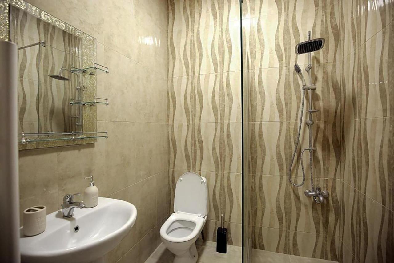 Nickos Hotel Кутаїсі Екстер'єр фото