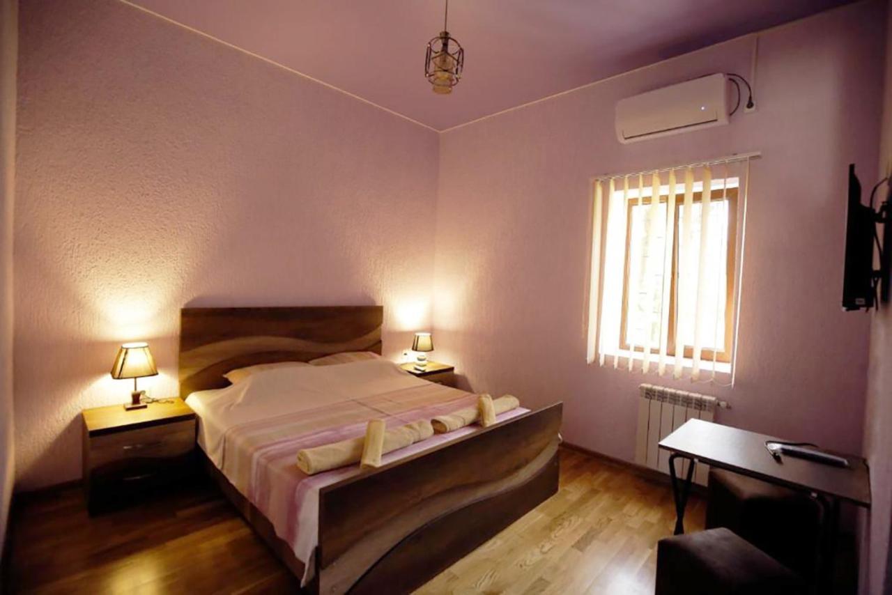 Nickos Hotel Кутаїсі Екстер'єр фото