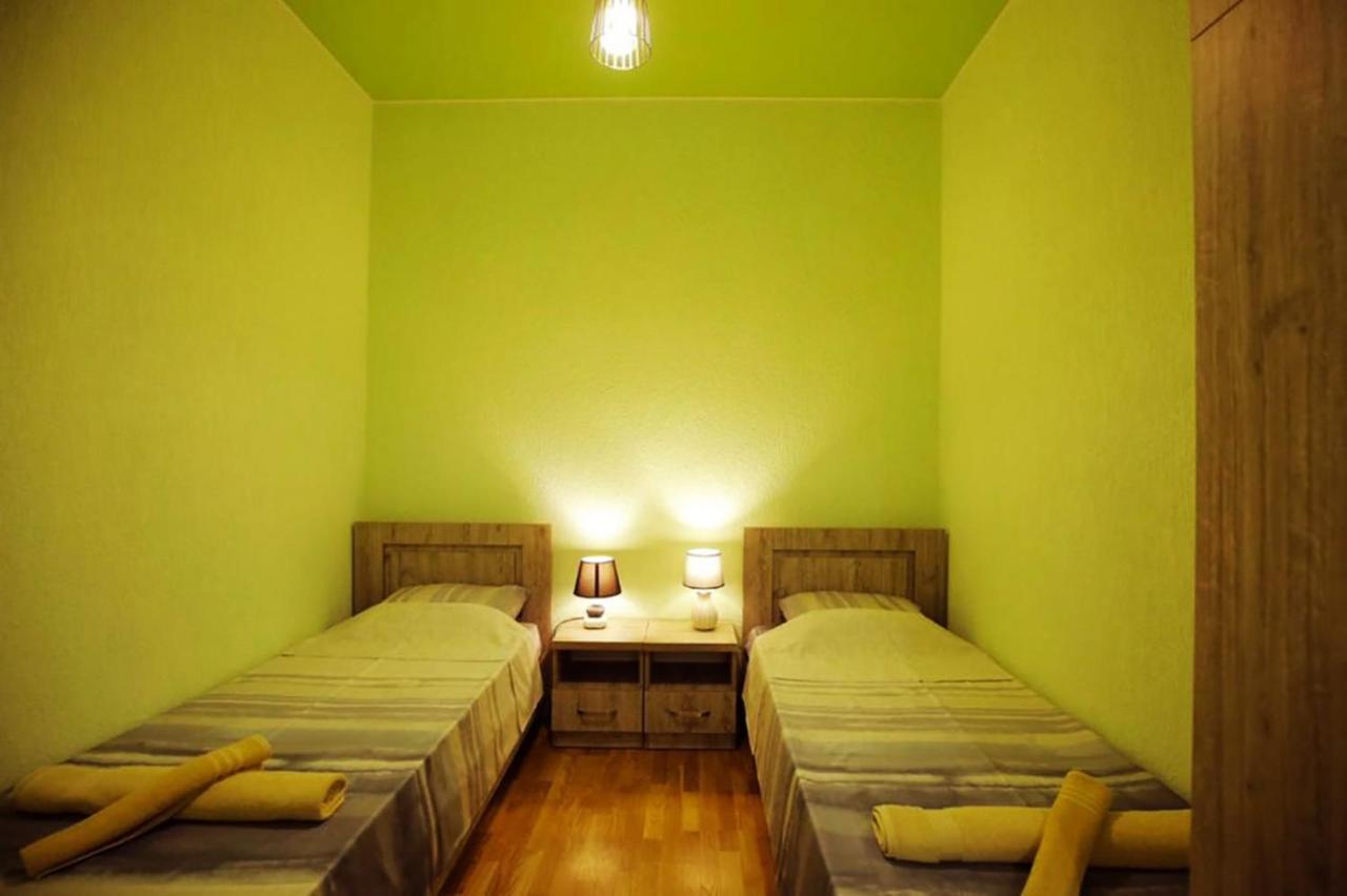 Nickos Hotel Кутаїсі Екстер'єр фото