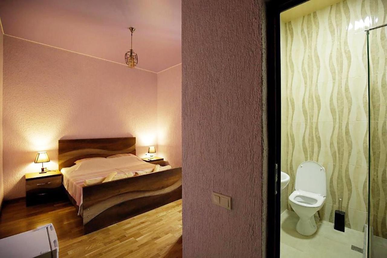 Nickos Hotel Кутаїсі Екстер'єр фото