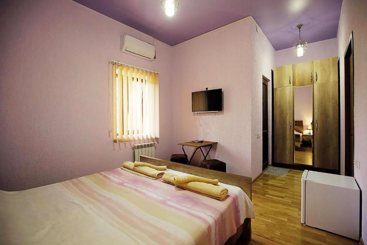 Nickos Hotel Кутаїсі Екстер'єр фото