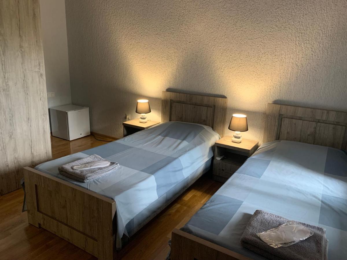 Nickos Hotel Кутаїсі Екстер'єр фото